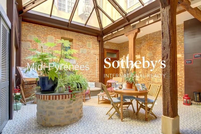 Maison - 477 m² - 15 pièces