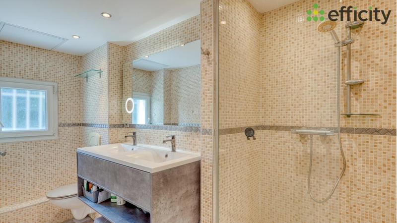 Maison - 264 m² - 8 pièces