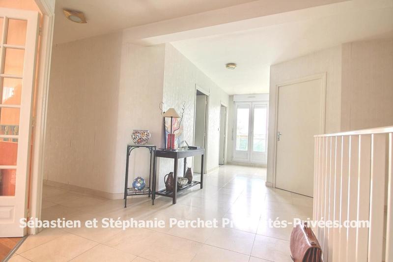 Maison - 213 m² - 8 pièces