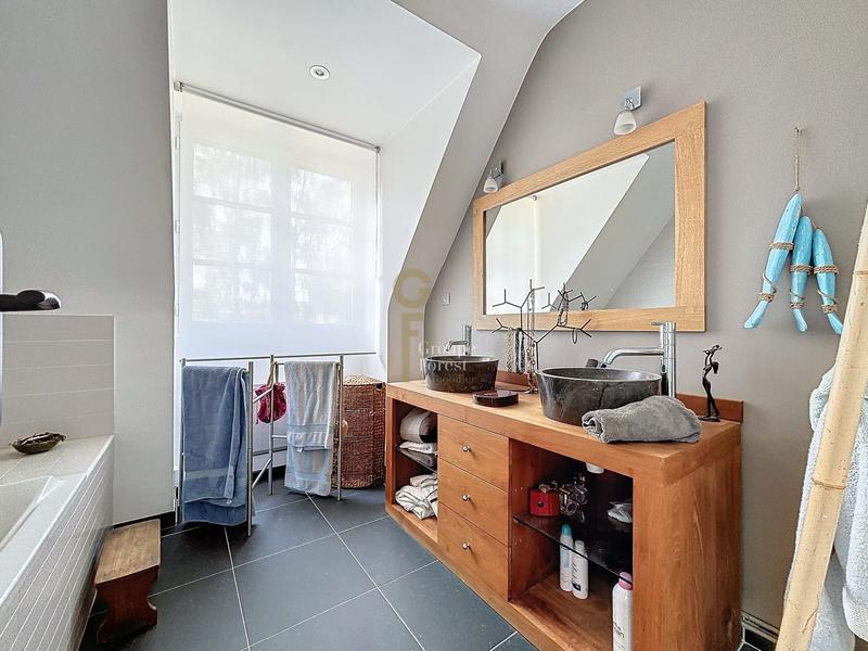 Maison - 312 m² - 9 pièces