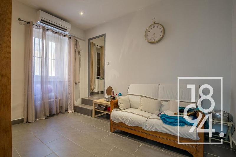 Maison - 213 m² - 8 pièces