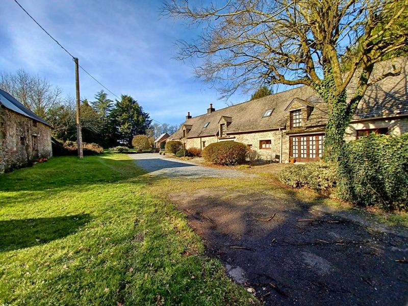 Maison - 208 m² - 11 pièces