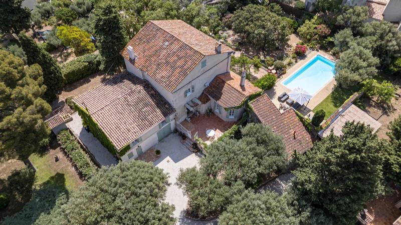 Propriété - 564 m² - 16 pièces