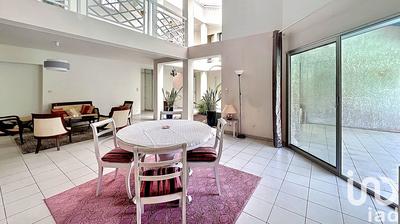 Maison de maîtres - 220 m² - 9 pièces