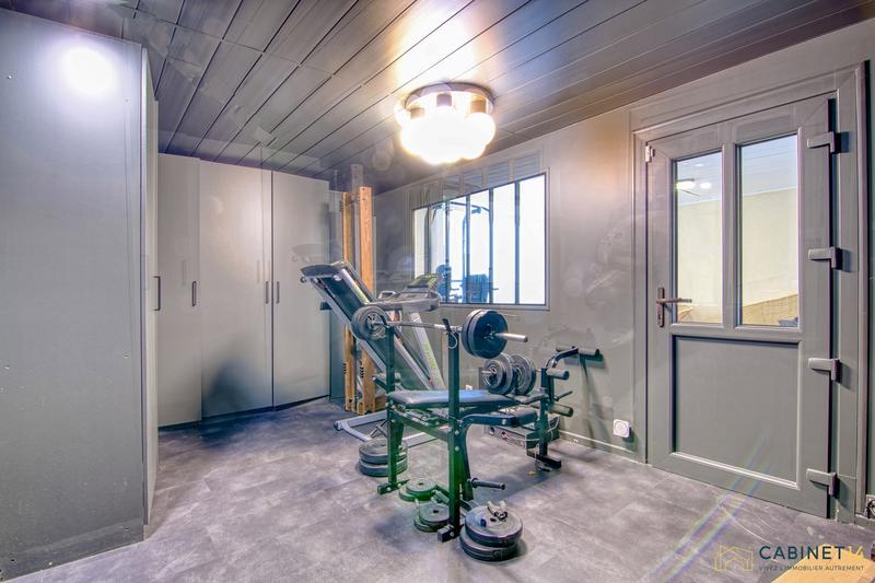 Villa - 650 m² - 10 pièces