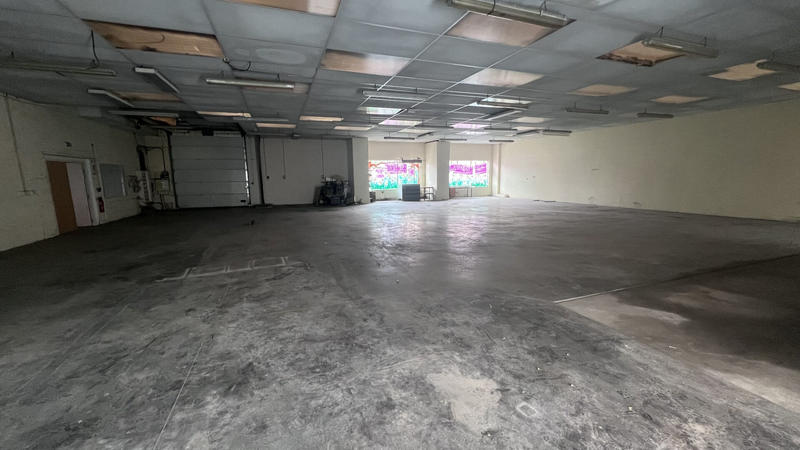 Local d'activité / Entrepôt - 680 m²