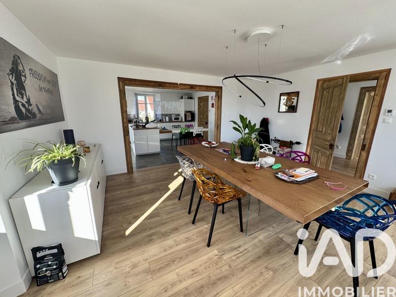 Maison - 210 m² - 6 pièces
