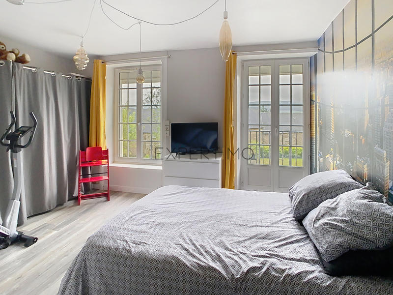 Maison - 184 m² - 9 pièces