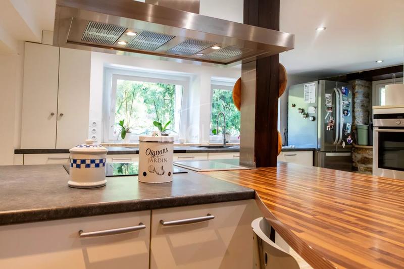 Maison - 266 m² - 9 pièces