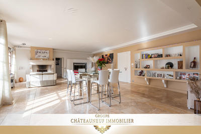Maison - 280 m² - 4 pièces