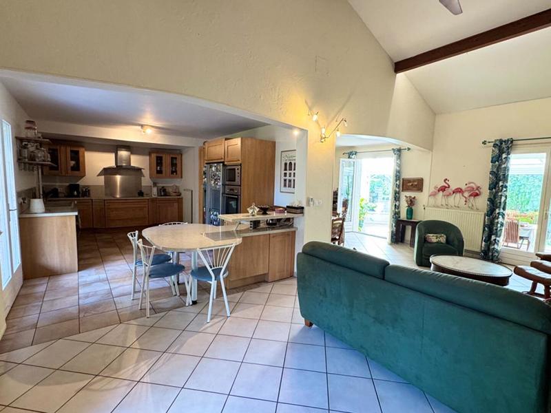 Maison - 182 m² - 8 pièces