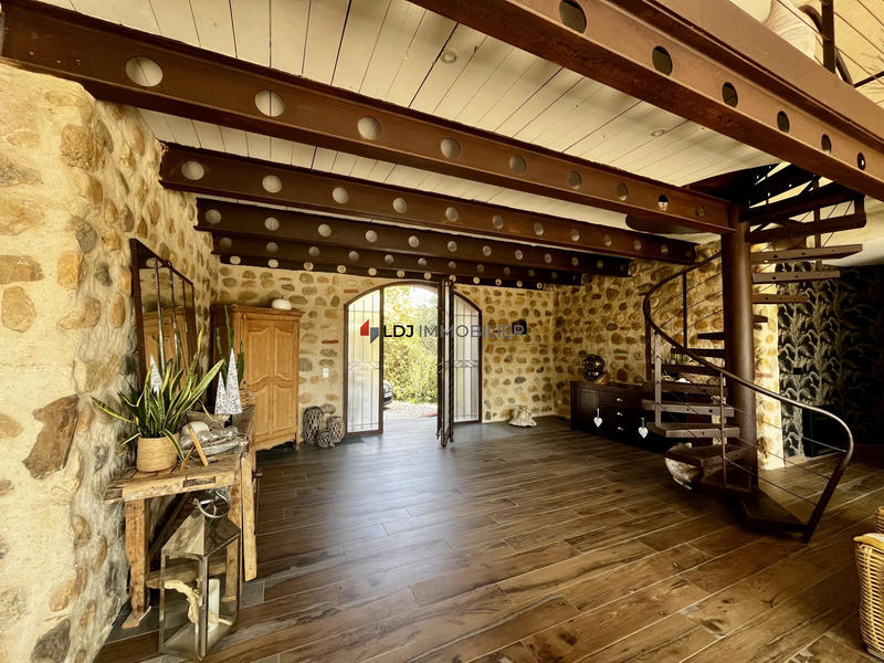 Maison - 210 m² - 5 pièces