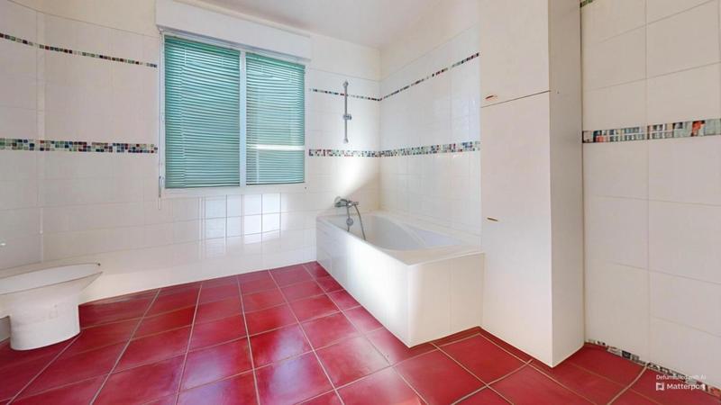 Maison - 180 m² - 7 pièces