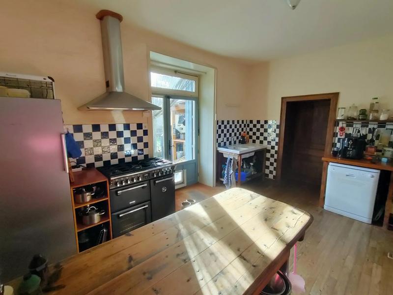 Maison - 235 m² - 8 pièces