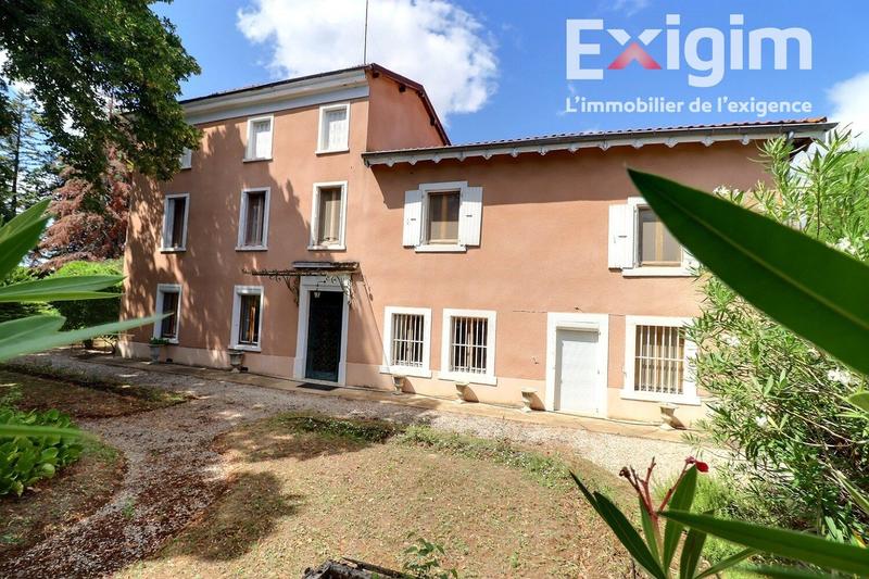 Maison - 330 m² - 9 pièces