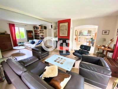 Maison - 203 m² - 7 pièces