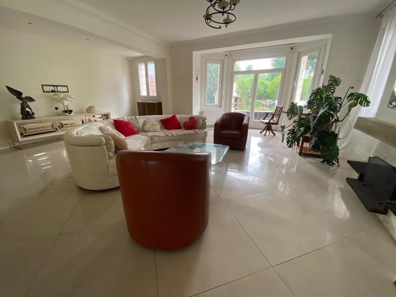 Propriété - 328 m² - 8 pièces