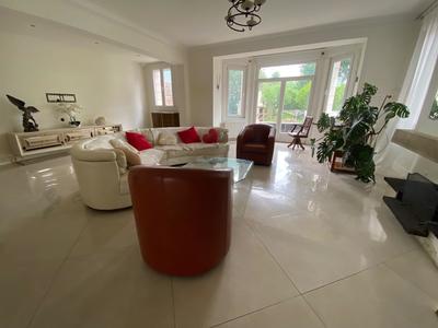 Propriété - 328 m² - 8 pièces