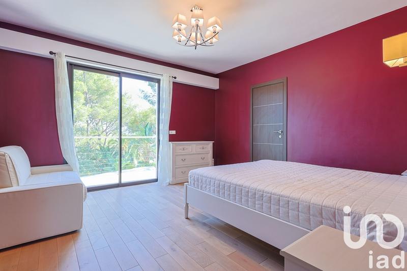 Maison - 227 m² - 7 pièces