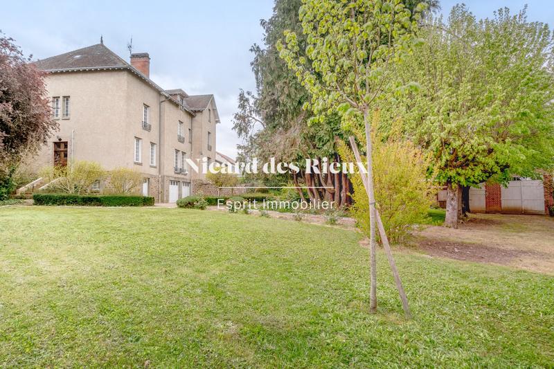 Maison - 344 m² - 12 pièces