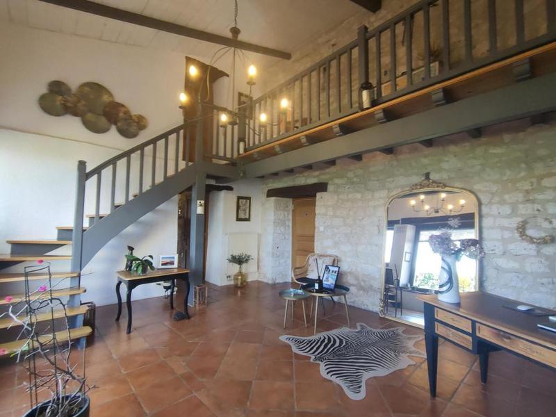 Demeure - 458 m² - 17 pièces