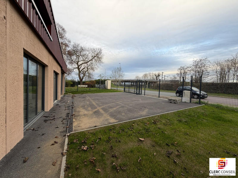 Local d'activités - 343 m²