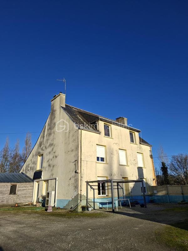 Maison traditionnelle - 243 m² - 8 pièces