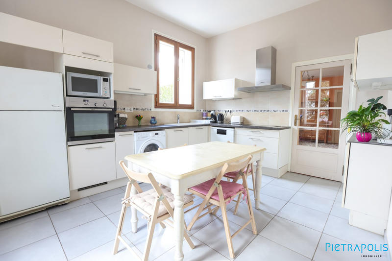 Maison - 250 m² - 8 pièces