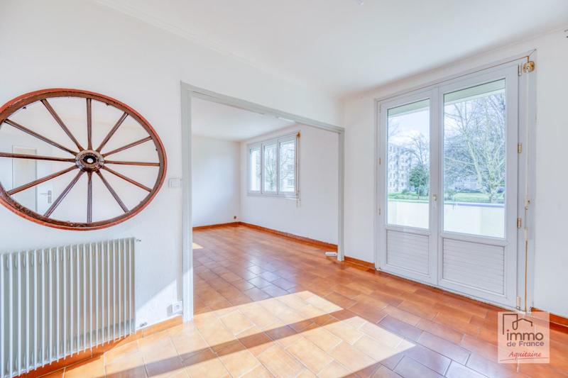 Appartement - 80 m² - 5 pièces