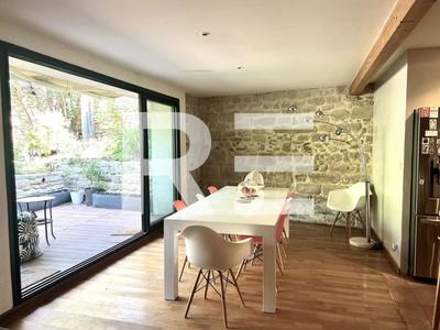 Maison - 196 m² - 8 pièces