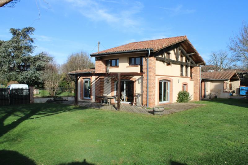 Maison traditionnelle - 211 m² - 8 pièces