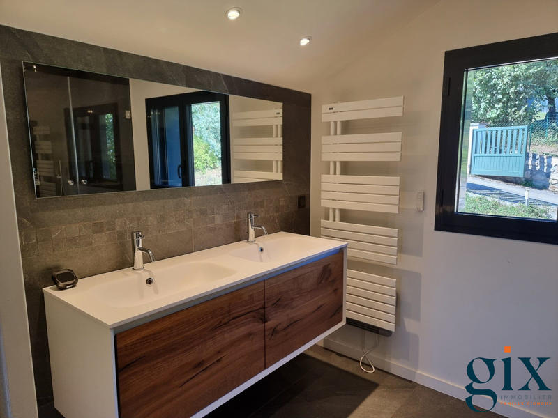 Maison - 184 m² - 6 pièces