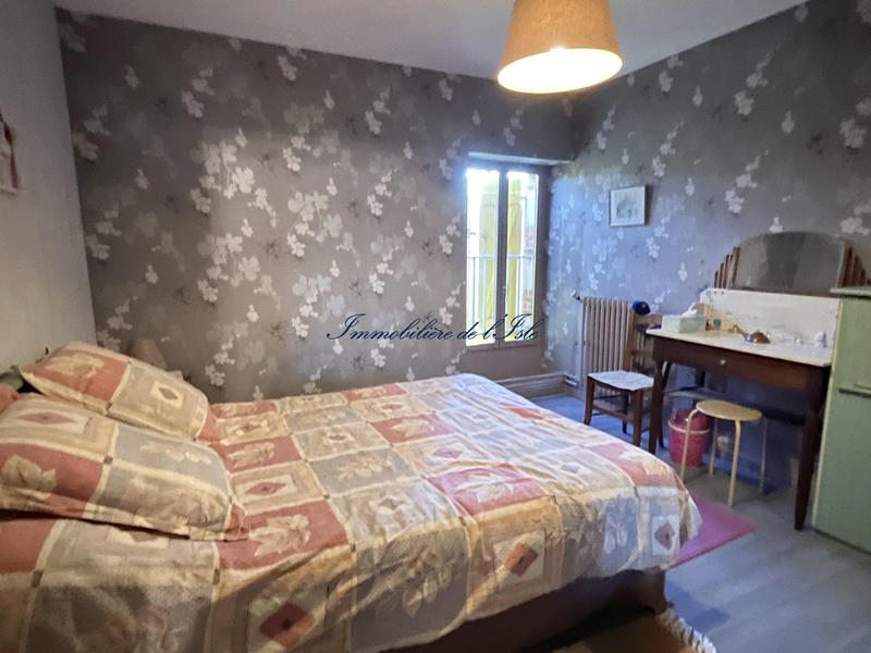 Maison - 233 m² - 8 pièces