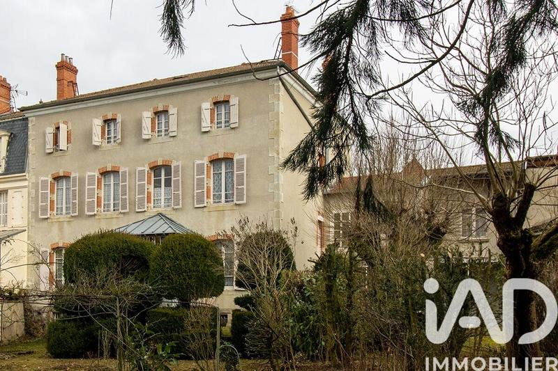 Maison - 345 m² - 11 pièces