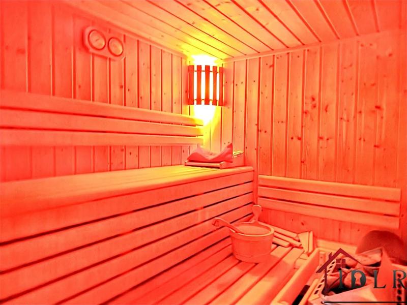 Maison - 179 m² - 9 pièces