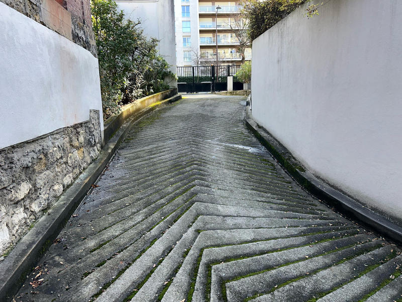 Parking / Garage - 12 m²