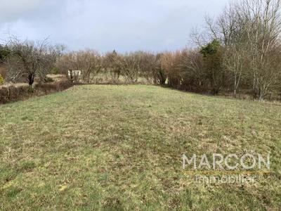Terrain constructible - 1 868 m²