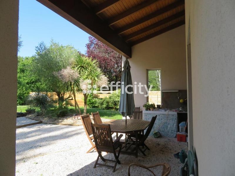 Maison - 212 m² - 7 pièces