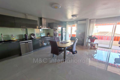 Appartement - 90 m² - 4 pièces