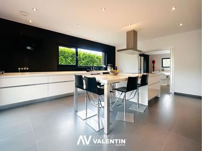 Villa - 284 m² - 8 pièces