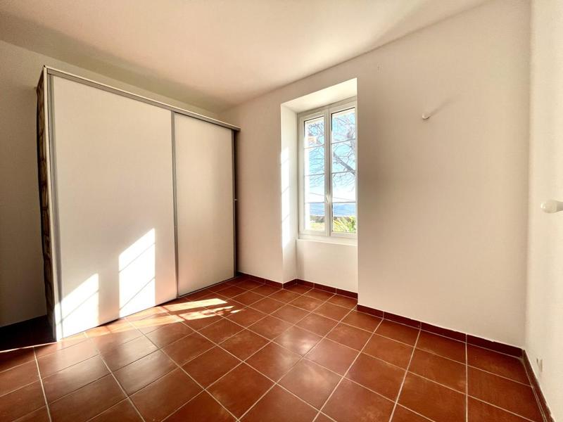 Appartement - 90 m² - 3 pièces