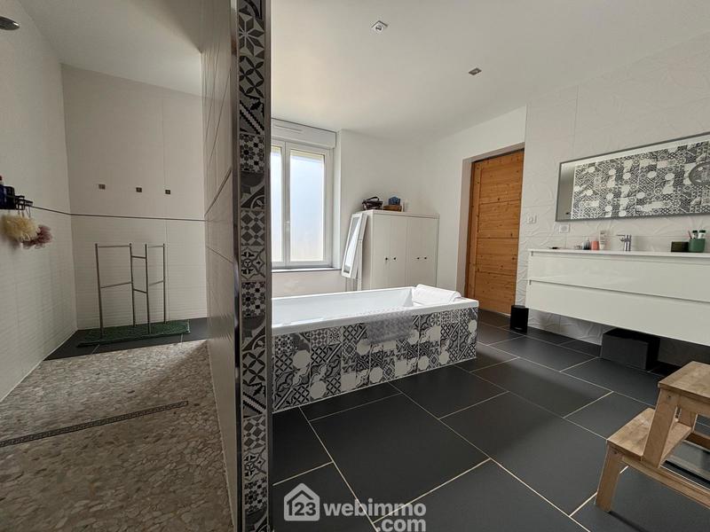 Maison - 226 m² - 7 pièces