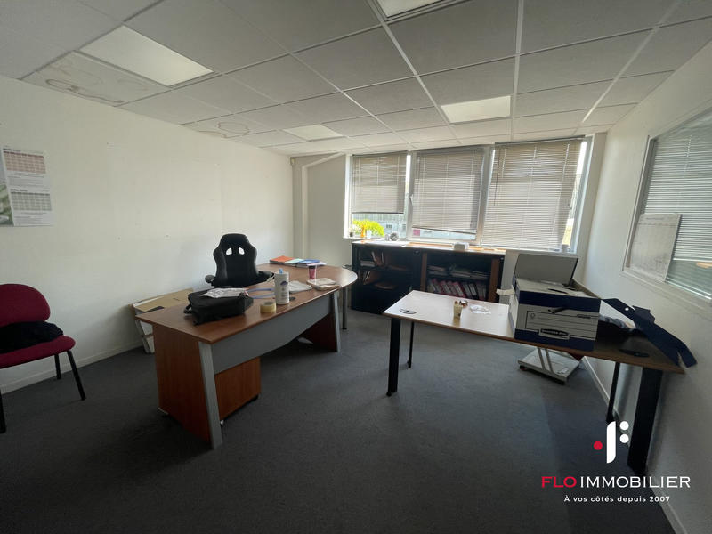 Local d'activités - 2 272 m²