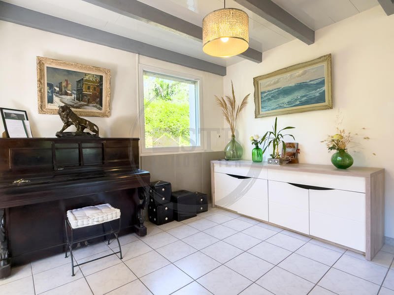 Propriété - 210 m² - 6 pièces