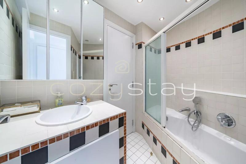 Appartement - 180 m² - 6 pièces