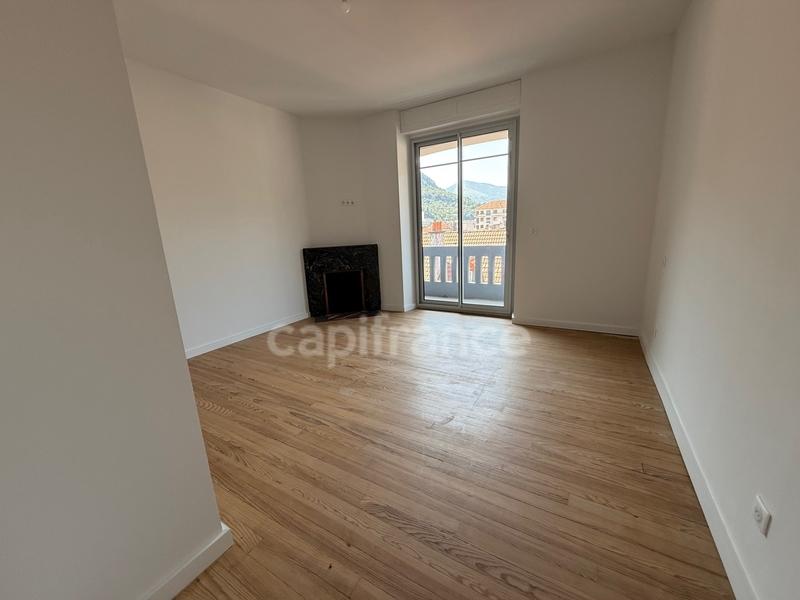 Appartement bourgeois - 107 m² - 4 pièces