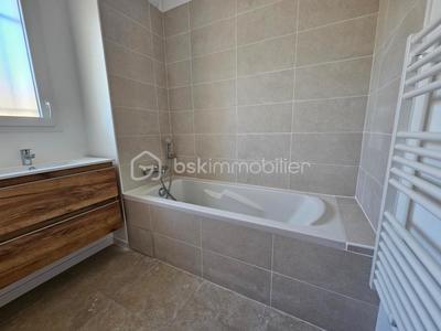 Maison - 96 m² - 4 pièces