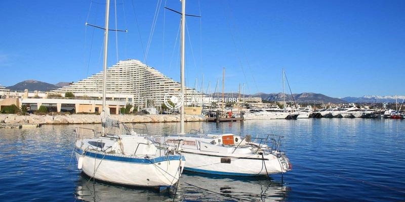 Local commercial - 1 079 m²