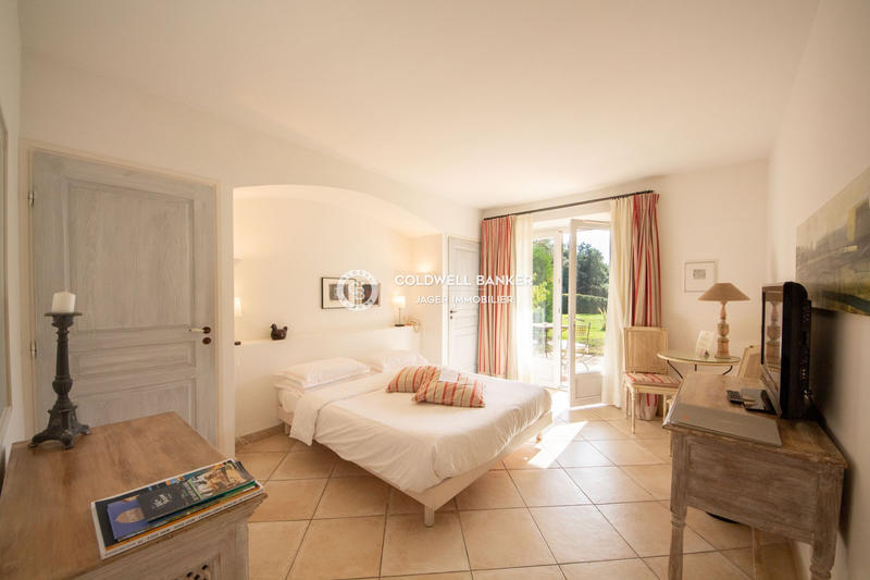 Villa - 614 m² - 14 pièces