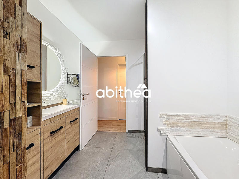 Maison - 176 m² - 8 pièces